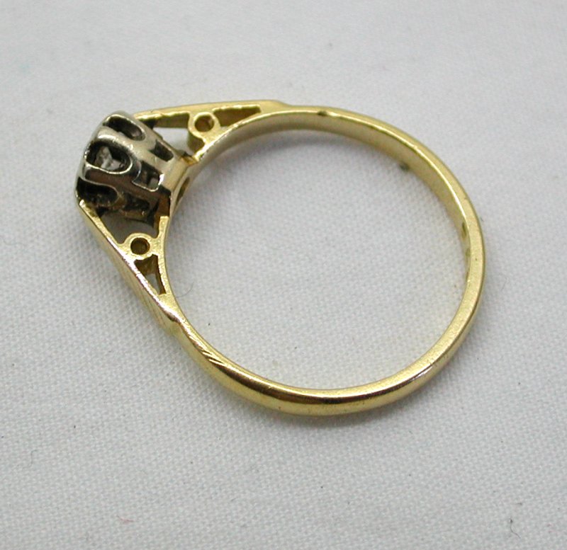 Pretty 18ct Gold Diamond Solitaire Ring  eBay